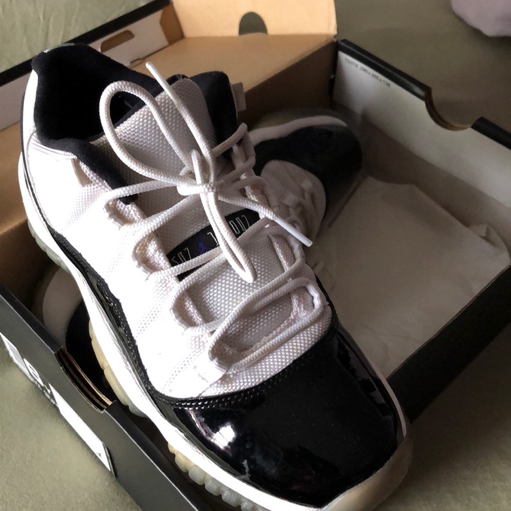 Air Jordan’s 11s low top, 6y ( size 8 female)
